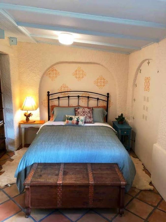El Viejo Adobe - Across From Sul Ross Campus Bed and Breakfast Alpine Eksteriør billede