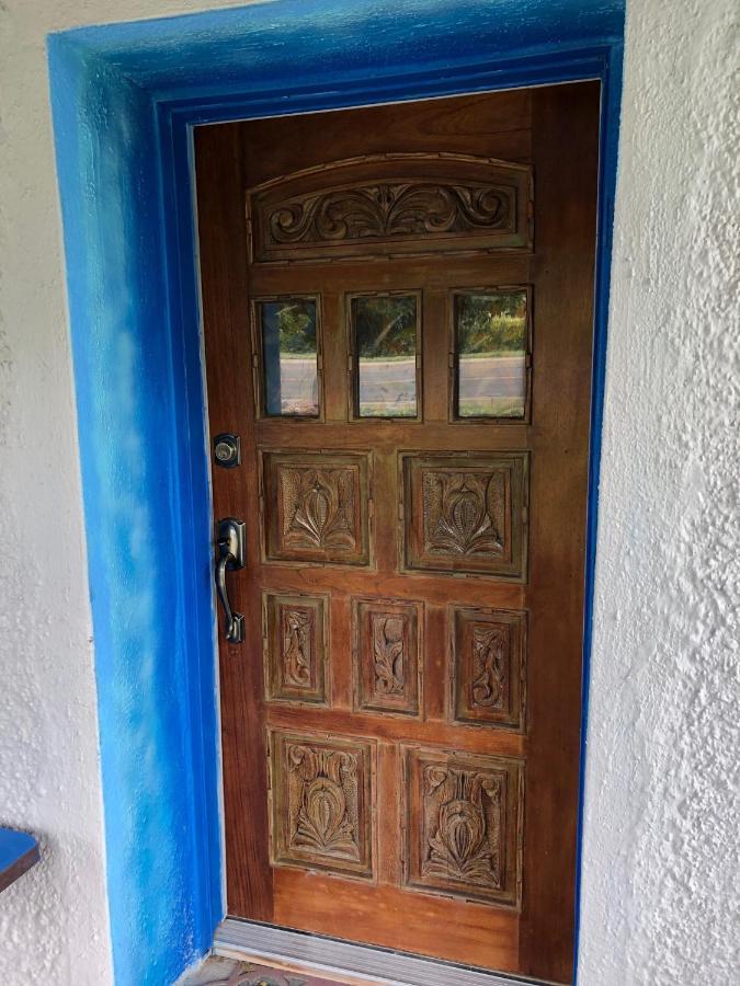 El Viejo Adobe - Across From Sul Ross Campus Bed and Breakfast Alpine Eksteriør billede